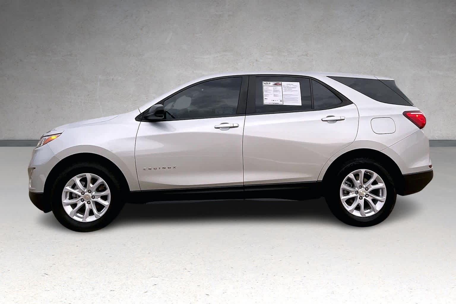 2021 Chevrolet Equinox LS photo 3