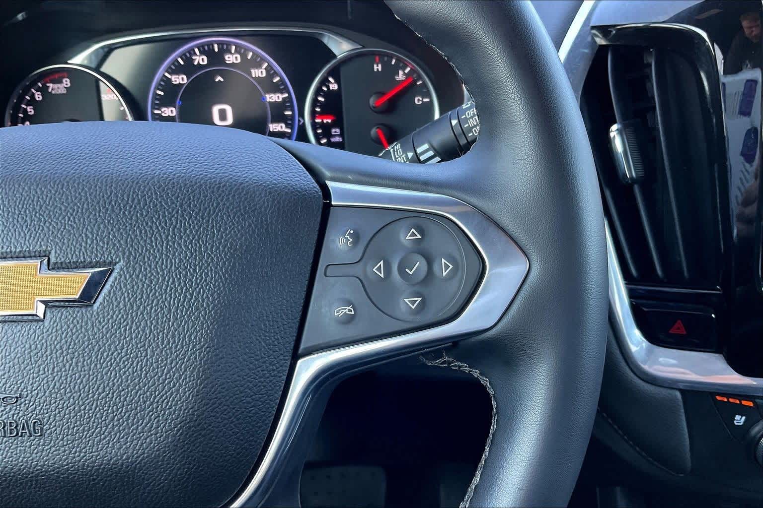 Thumbnail: 2023 Chevrolet Traverse - 25