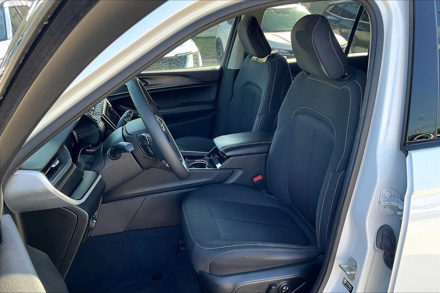 Thumbnail: 2023 Jeep Grand Cherokee - 11