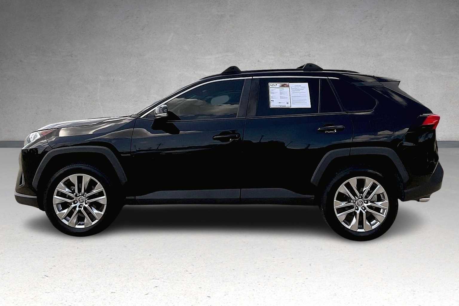 Thumbnail: 2021 Toyota RAV4 - 3