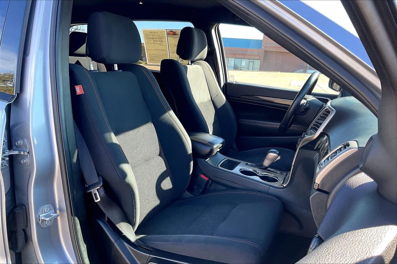 Thumbnail: 2016 Jeep Grand Cherokee - 13