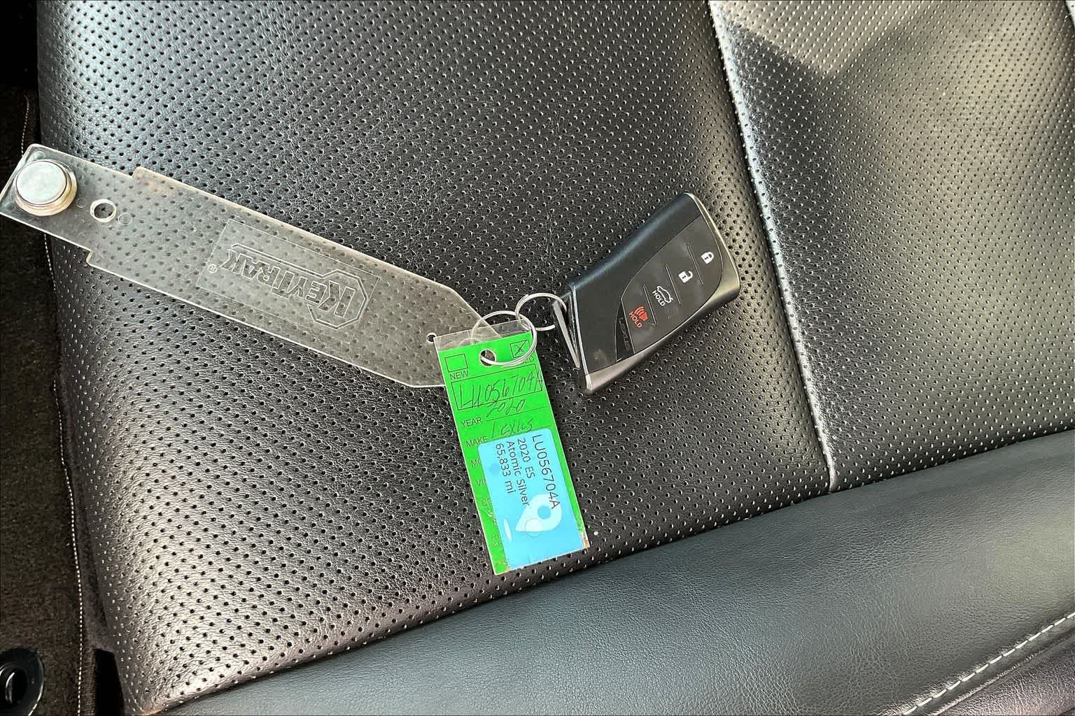 Thumbnail: 2020 Lexus ES - 19