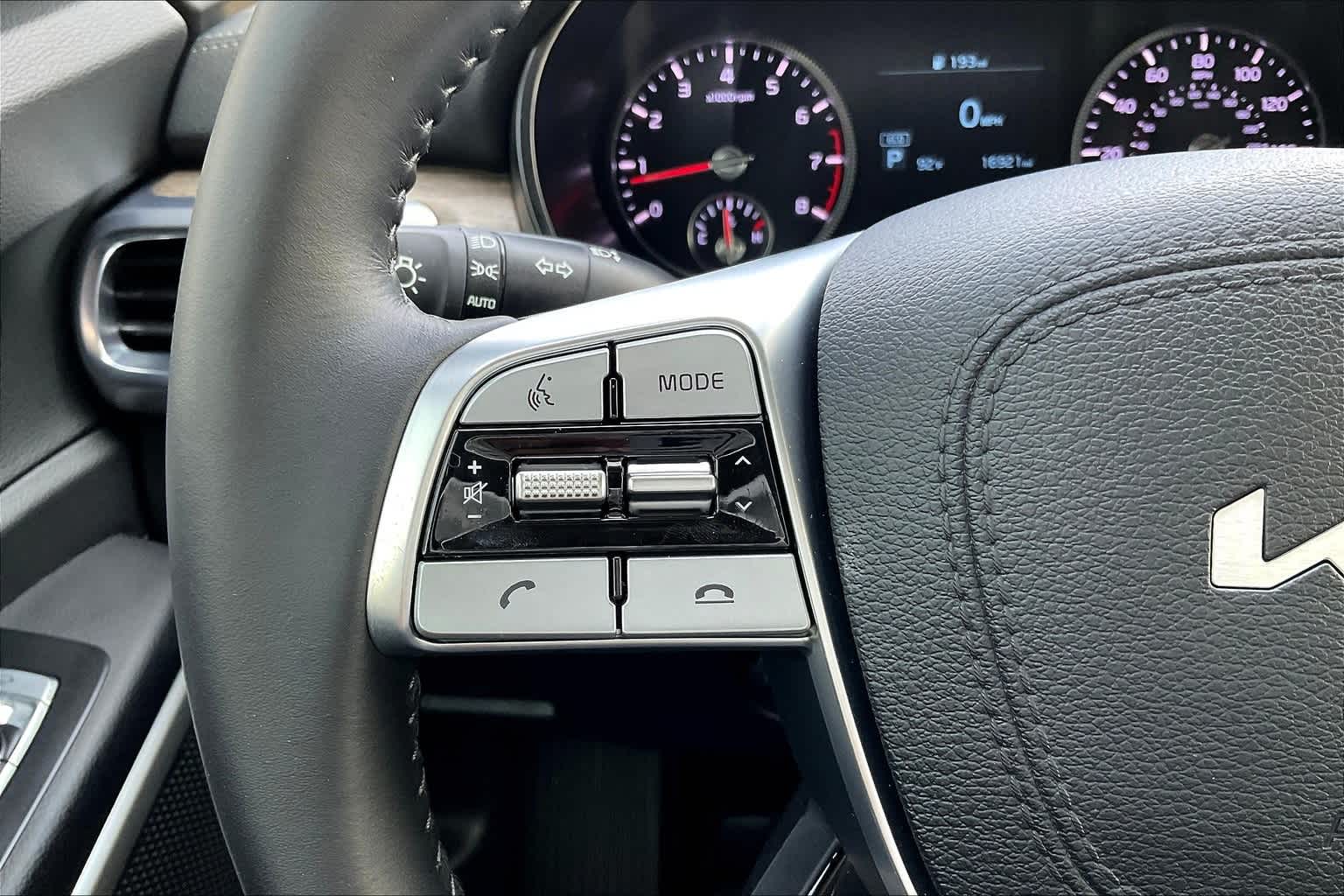 Thumbnail: 2022 Kia Telluride - 24