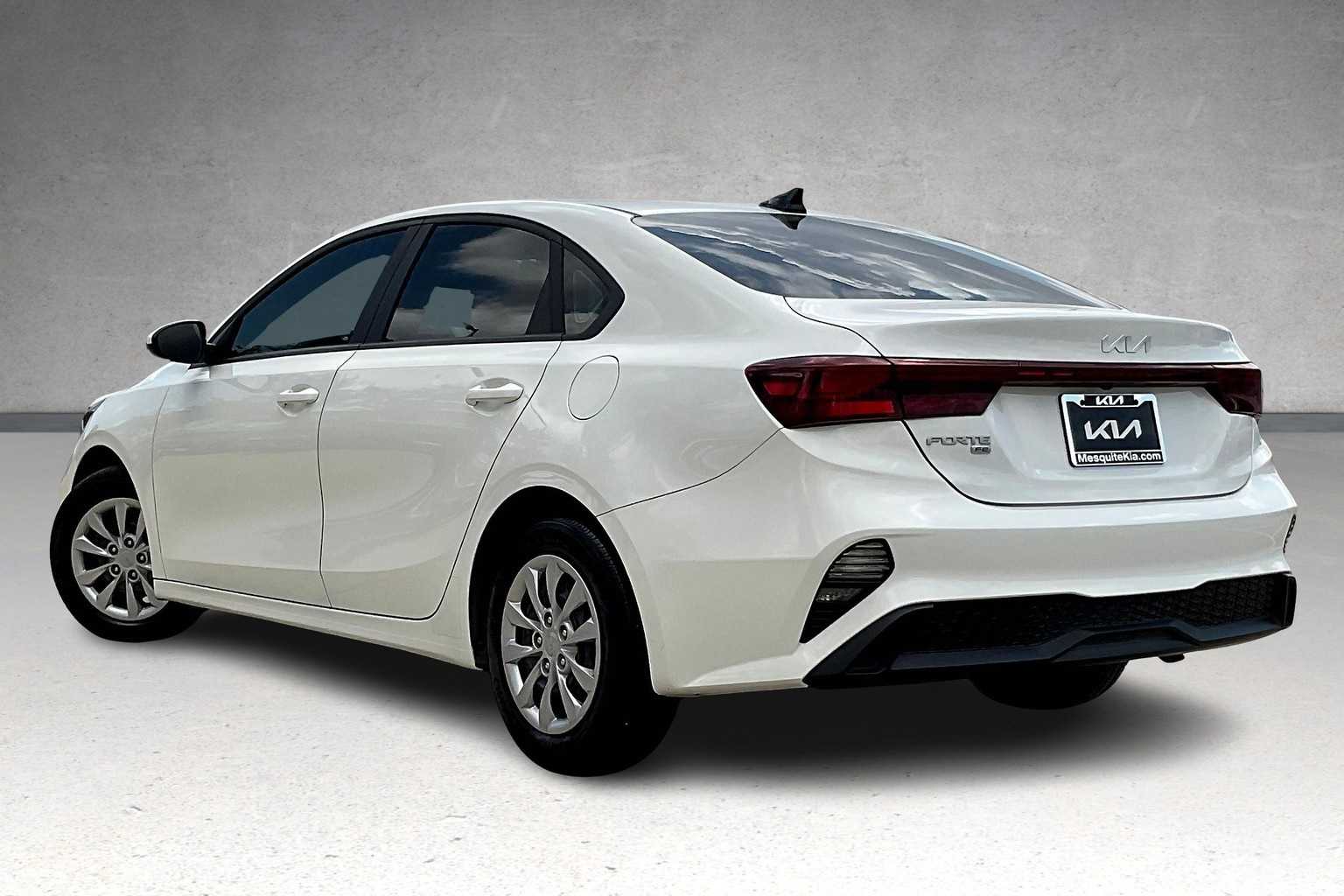 Thumbnail: 2024 Kia Forte - 4
