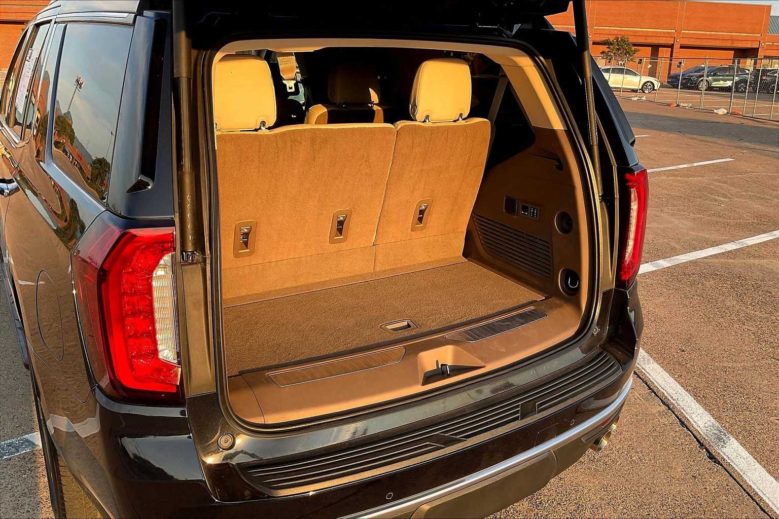 Thumbnail: 2021 GMC Yukon - 18