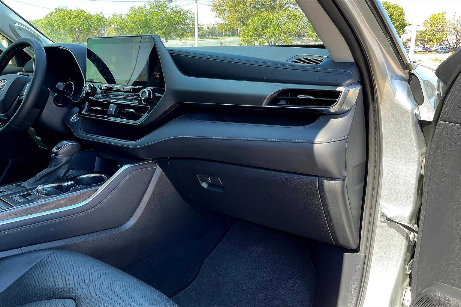 Thumbnail: 2021 Toyota Highlander - 23