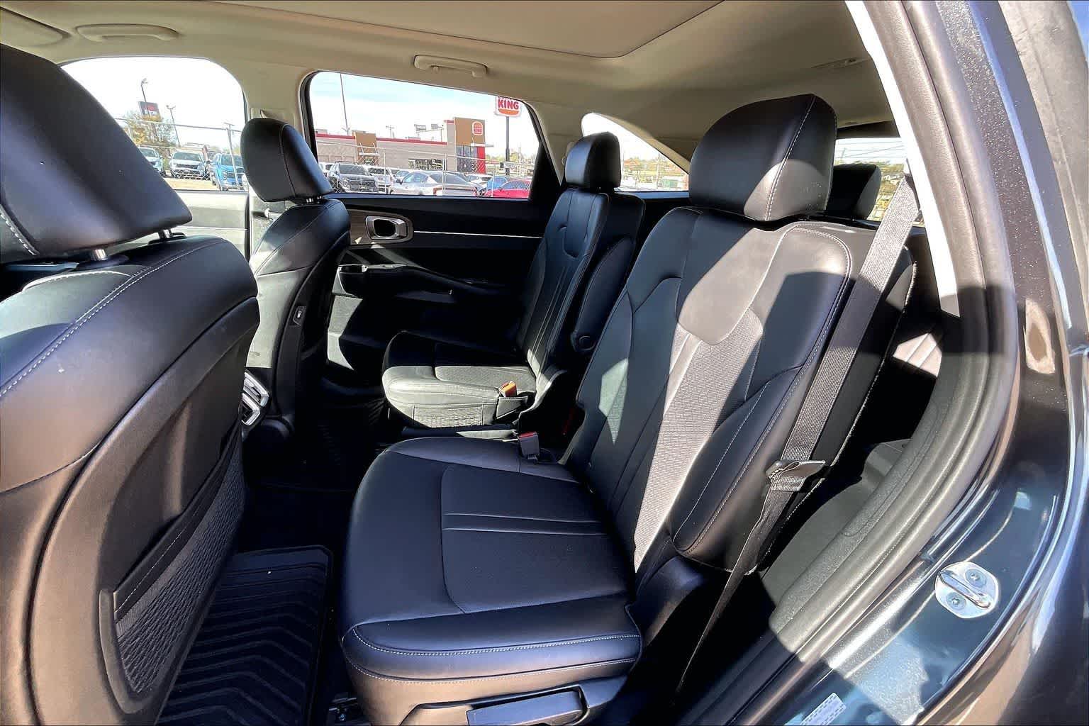 Thumbnail: 2023 Kia Sorento - 29