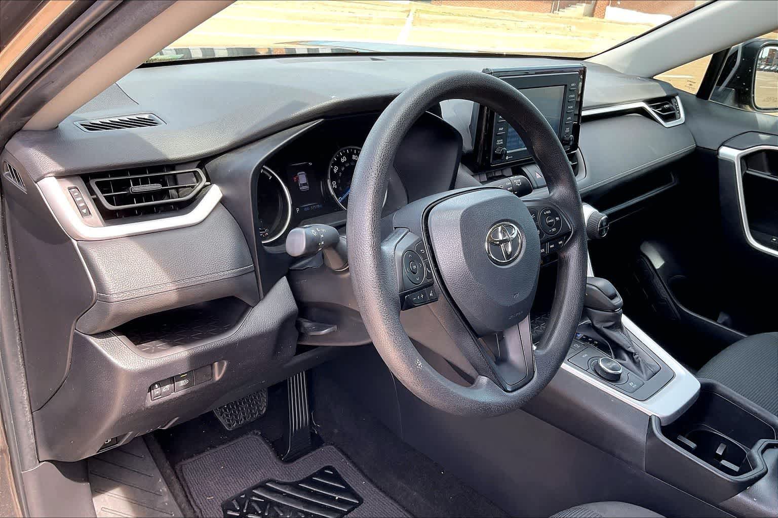 Thumbnail: 2022 Toyota RAV4 - 2