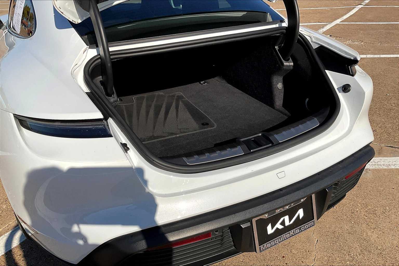 Thumbnail: 2020 Porsche Taycan - 17