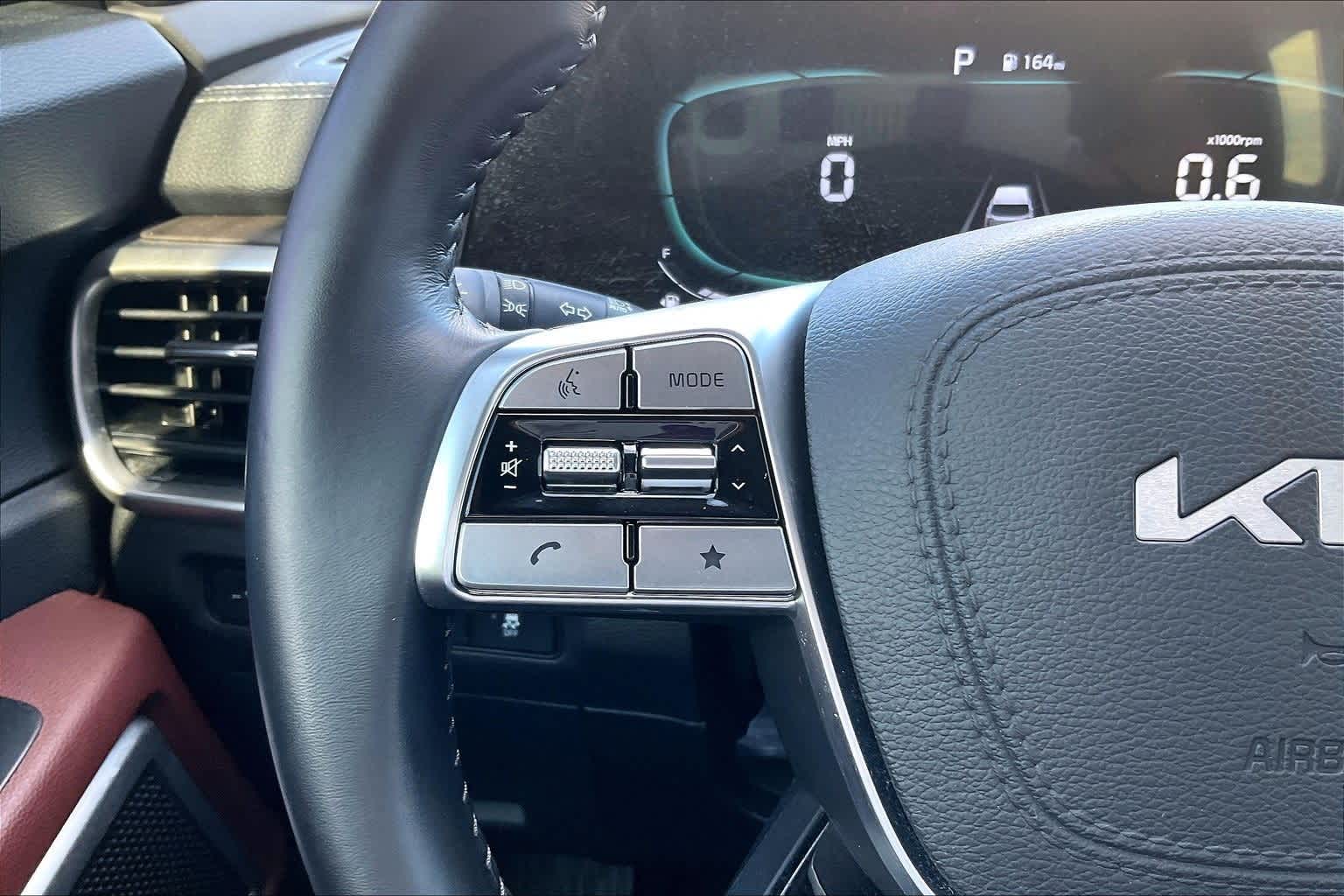 Thumbnail: 2023 Kia Telluride - 23