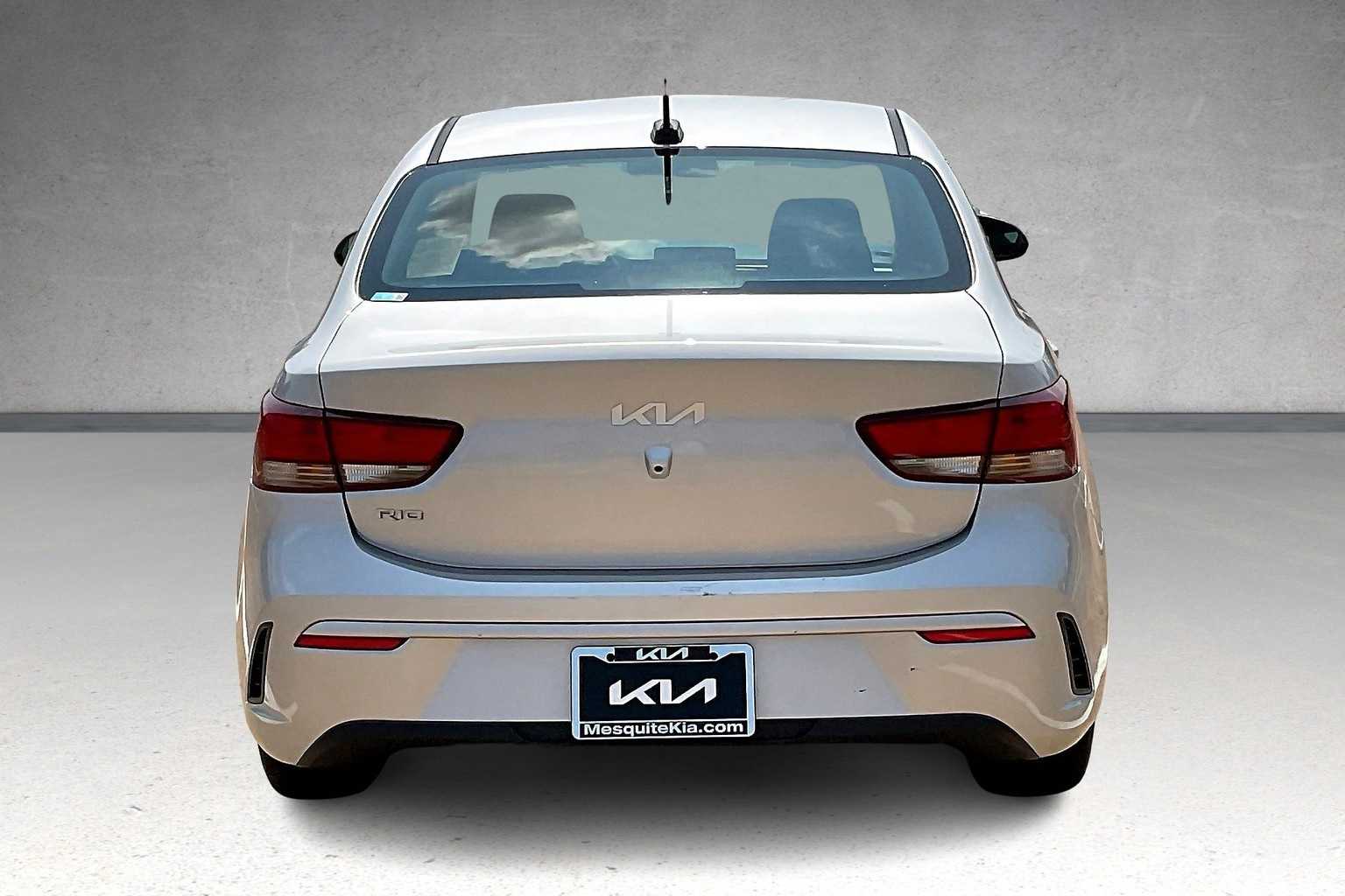 2023 Kia Rio LX photo 4
