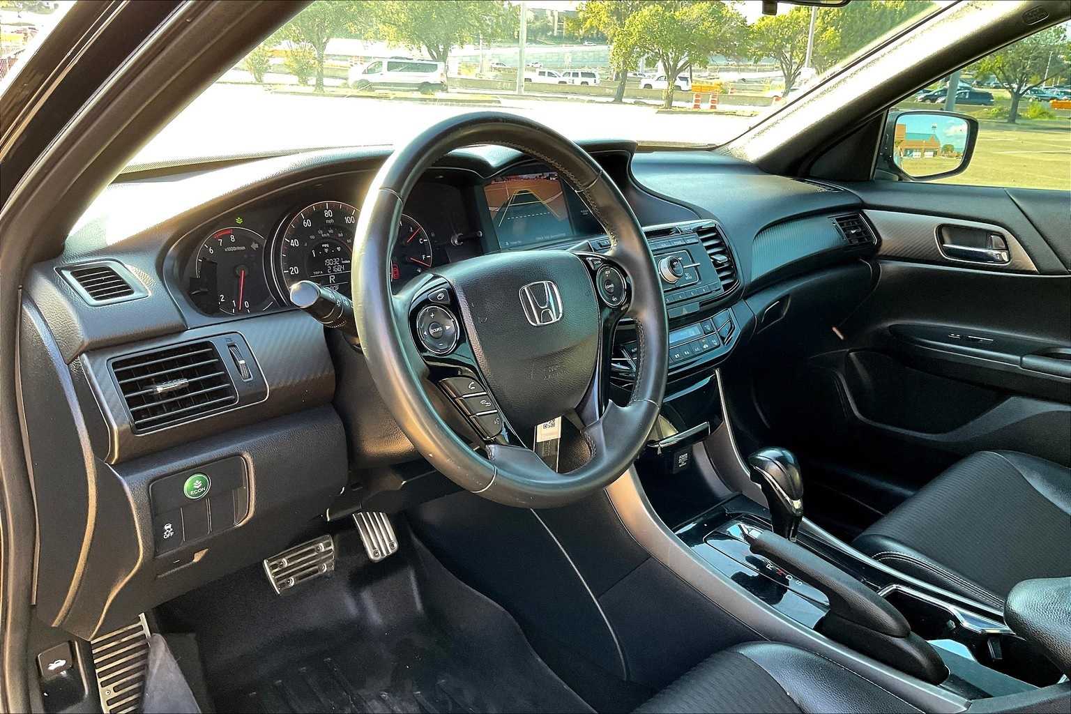 2016 Honda Accord Sport photo 2