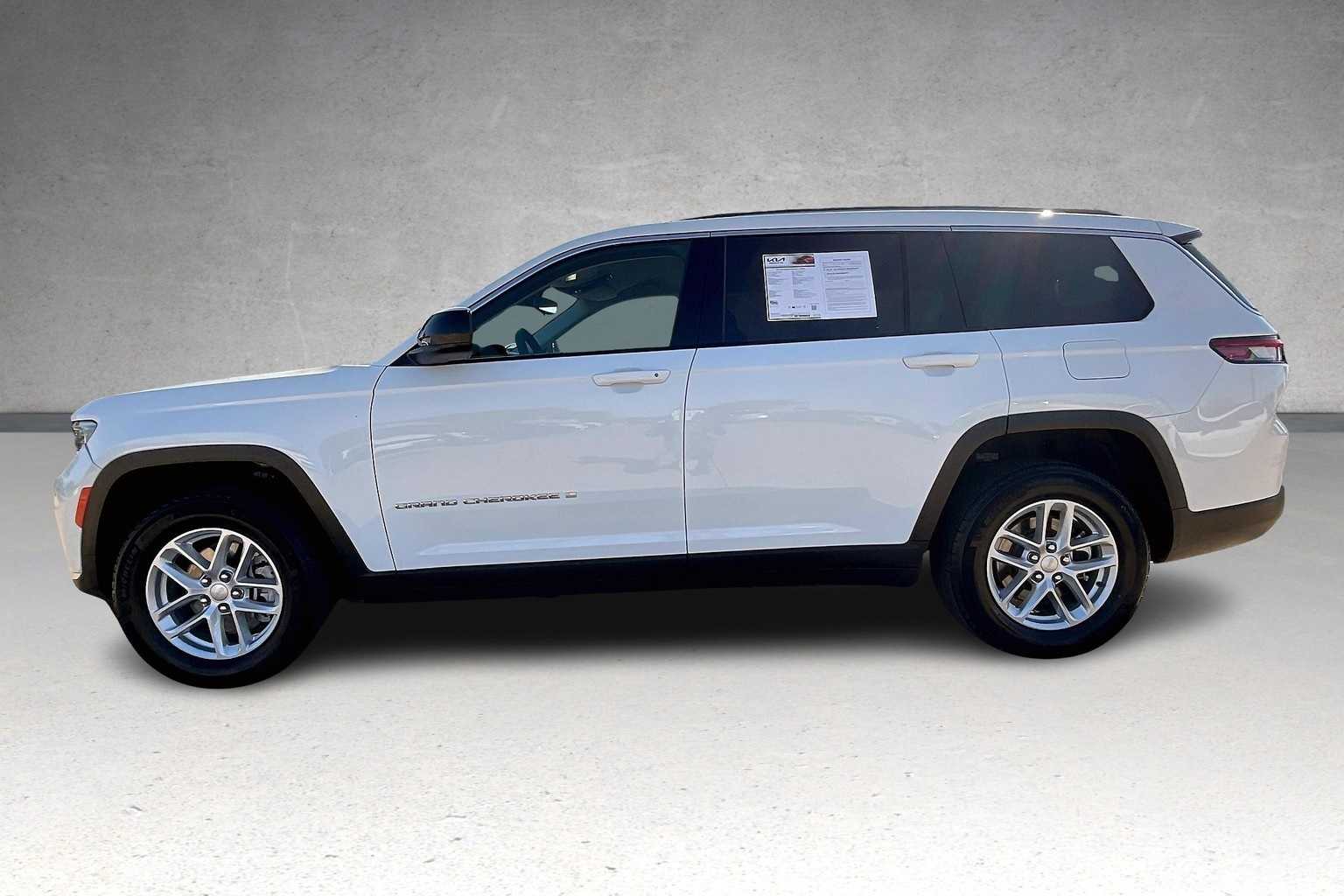 Thumbnail: 2023 Jeep Grand Cherokee - 3