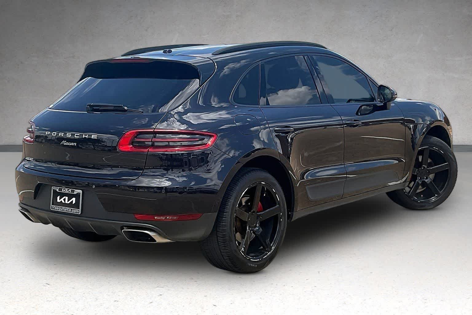 Thumbnail: 2017 Porsche Macan - 19