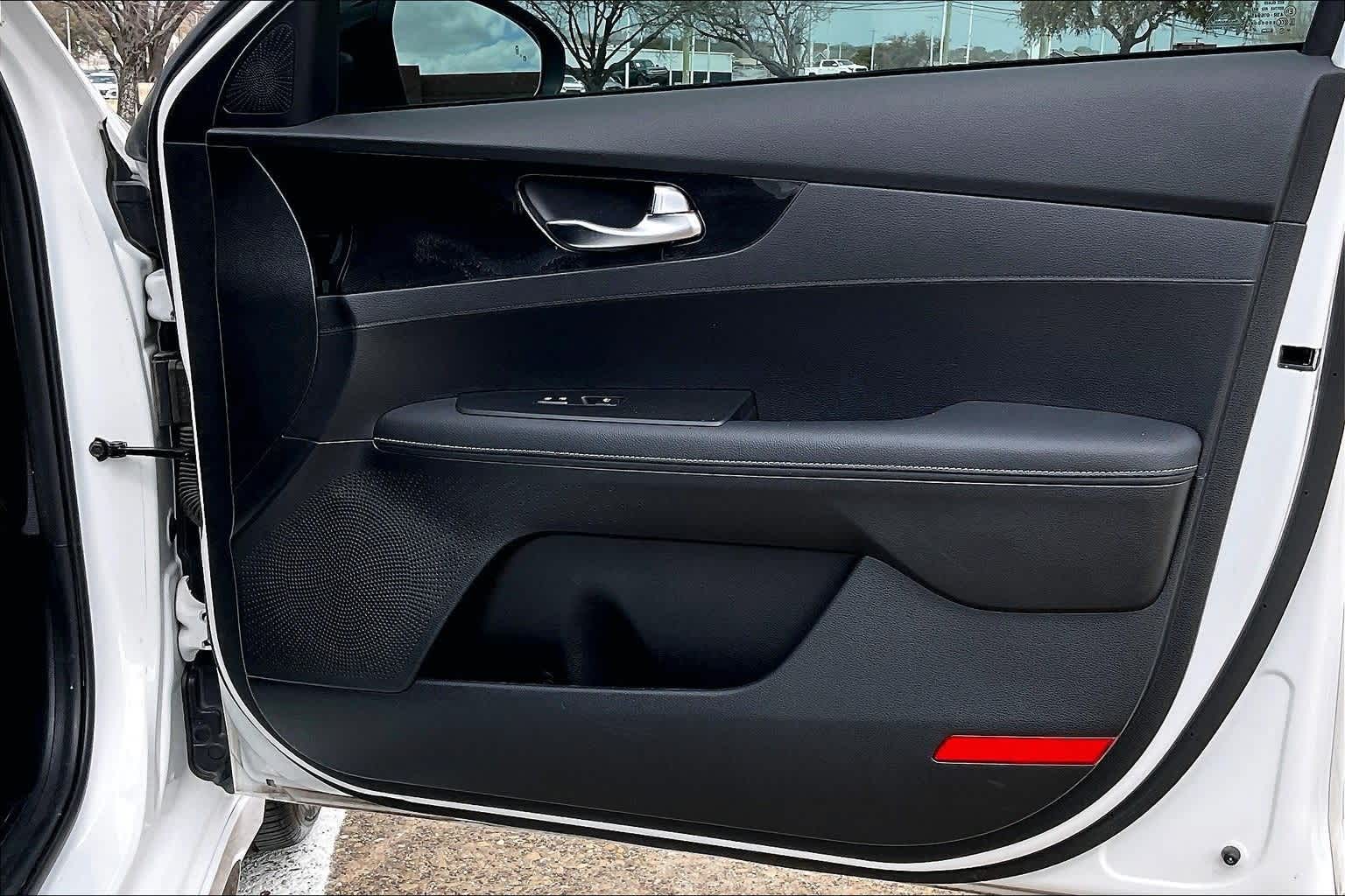 Thumbnail: 2023 Kia Forte - 28