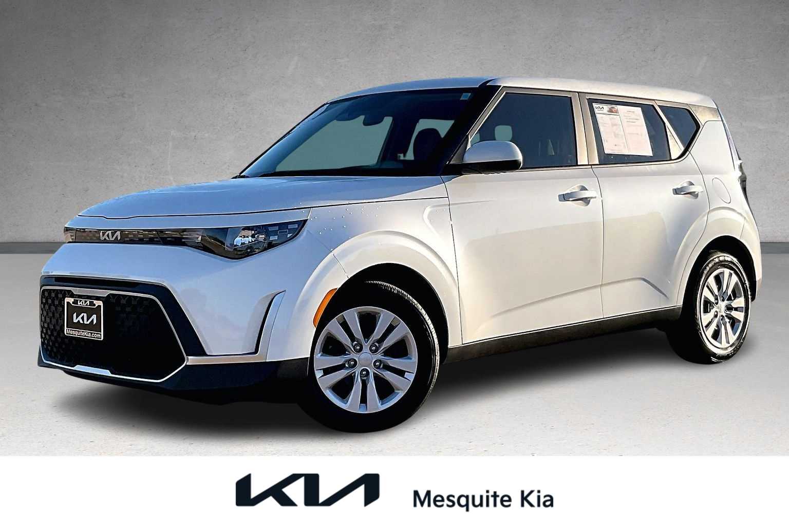 2024 Kia Soul LX's photo