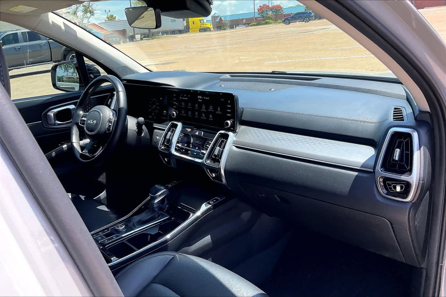 Thumbnail: 2023 Kia Sorento - 21