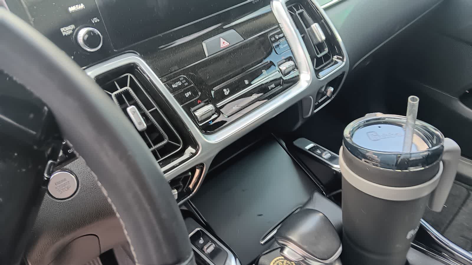 Thumbnail: 2023 Kia Sorento - 4