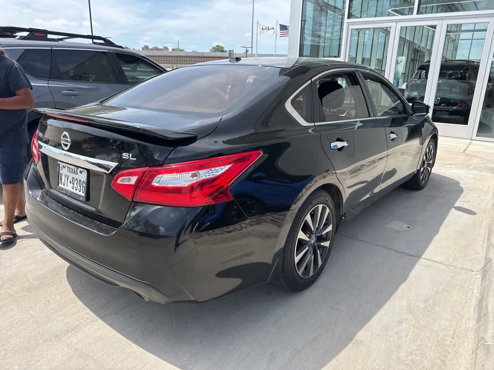 Thumbnail: 2017 Nissan Altima - 6