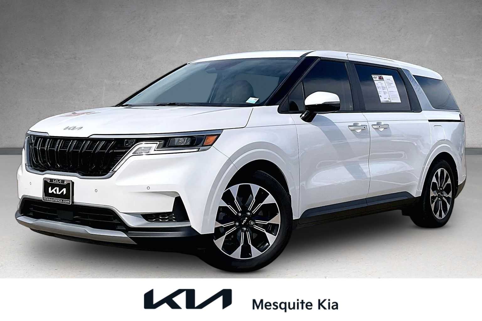 2023 Kia Sedona EX's photo