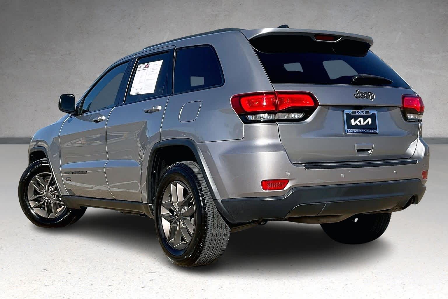 Thumbnail: 2016 Jeep Grand Cherokee - 4