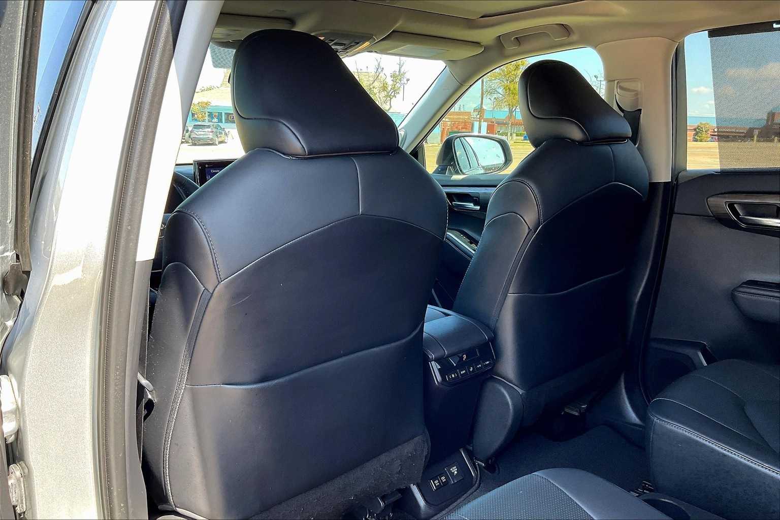 Thumbnail: 2021 Toyota Highlander - 12