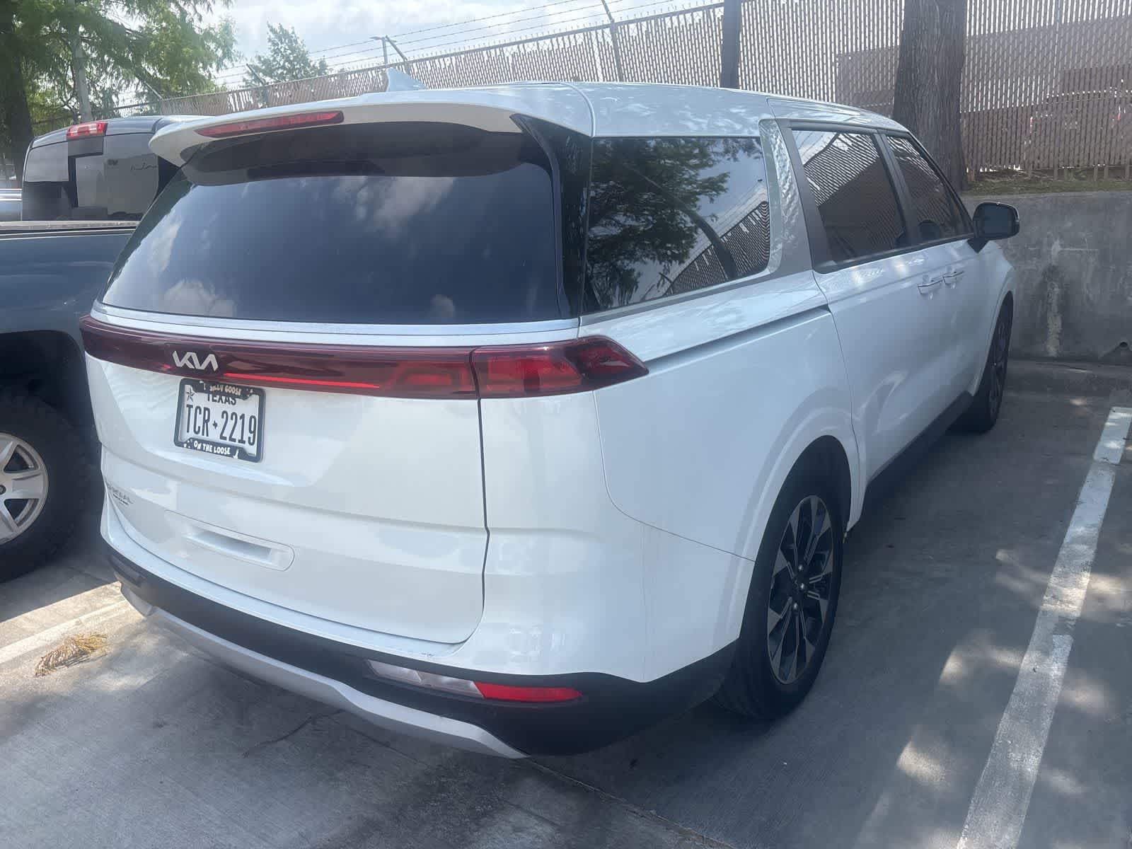Thumbnail: 2023 Kia Carnival - 6