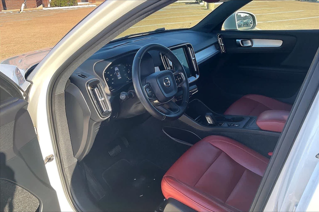 Used 2019 Volvo XC40 T5 Momentum SUV