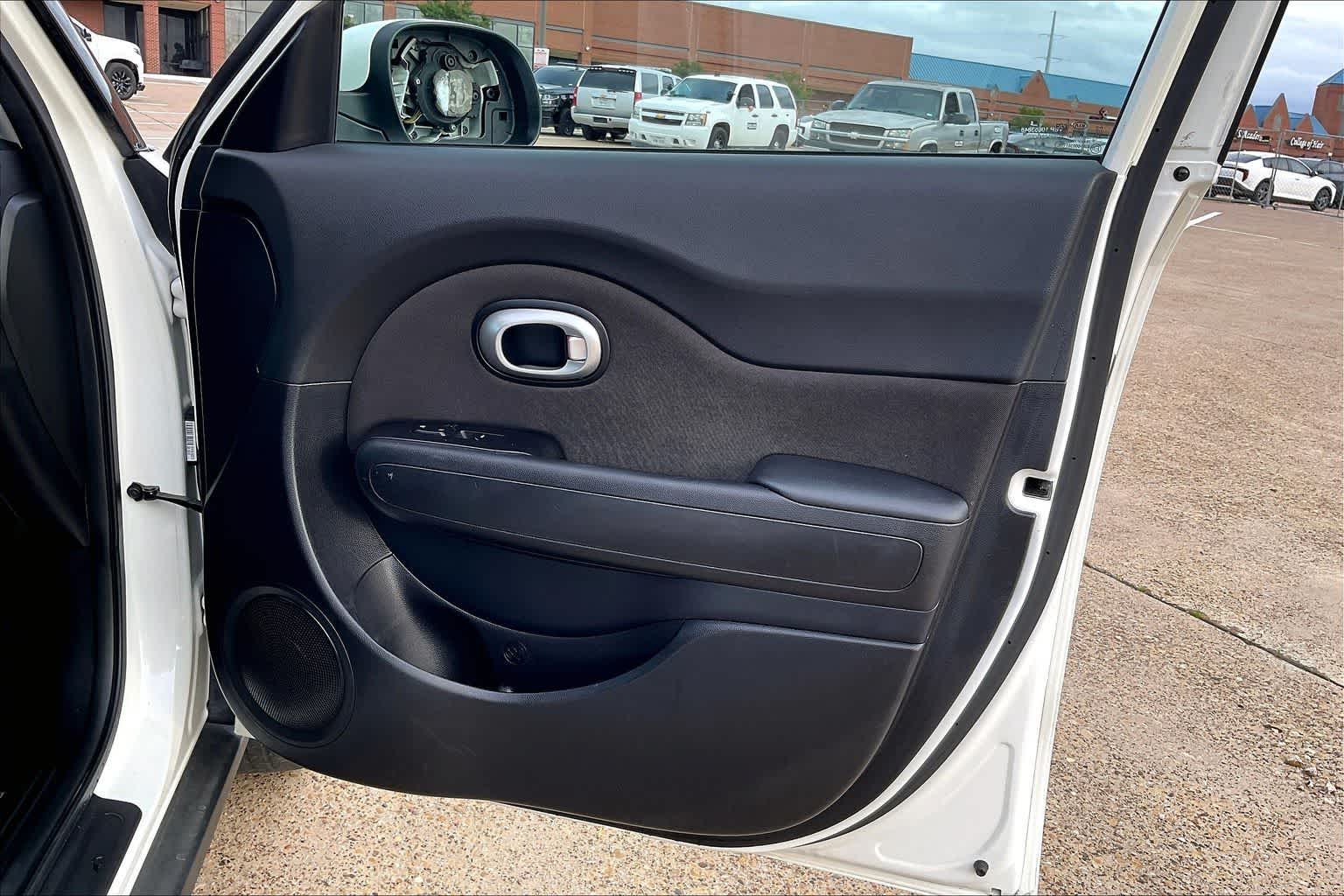 Thumbnail: 2016 Kia Soul - 27