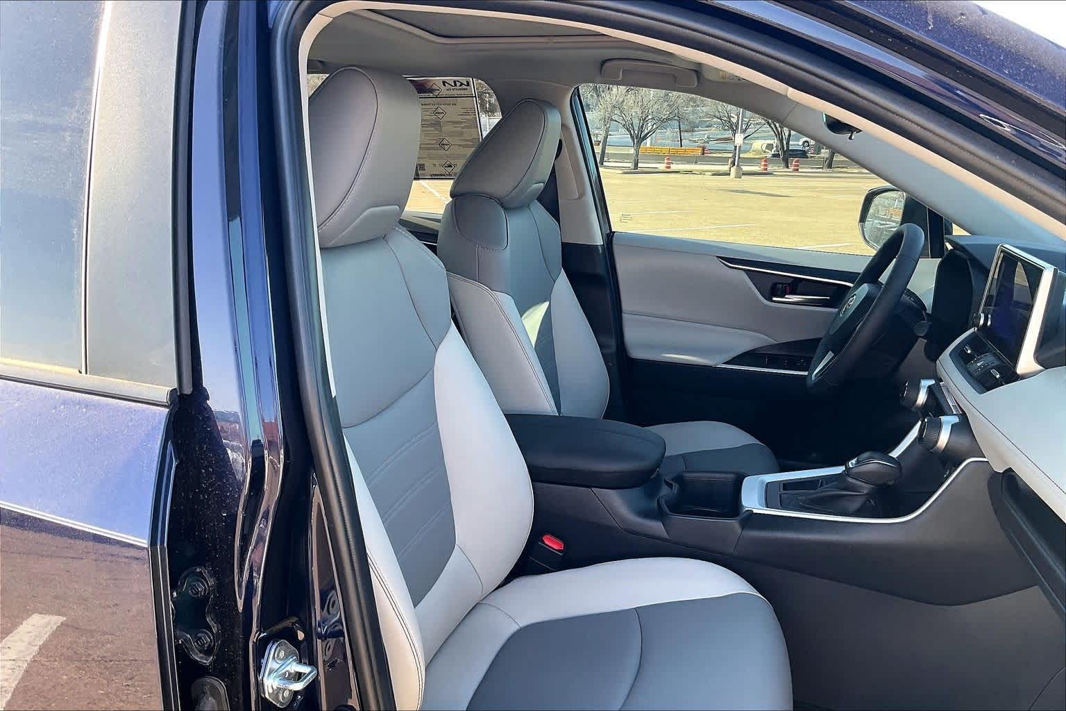 Thumbnail: 2025 Toyota RAV4 - 13