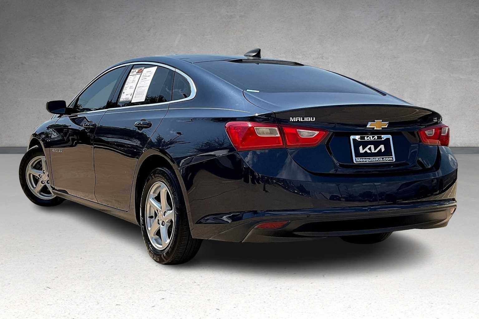Thumbnail: 2016 Chevrolet Malibu - 4