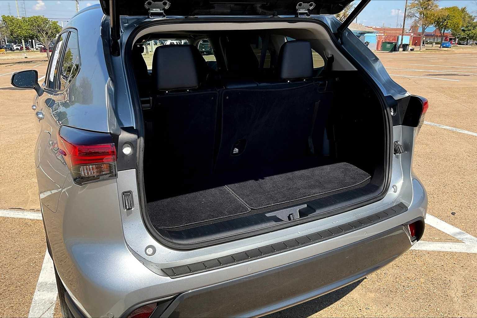 Thumbnail: 2021 Toyota Highlander - 18