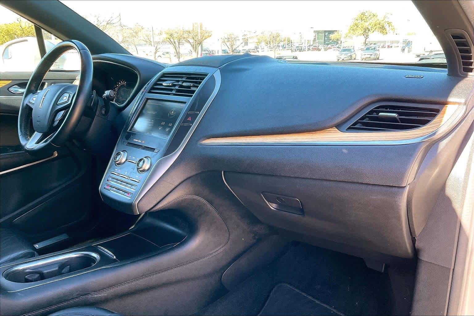 Thumbnail: 2015 Lincoln MKC - 23