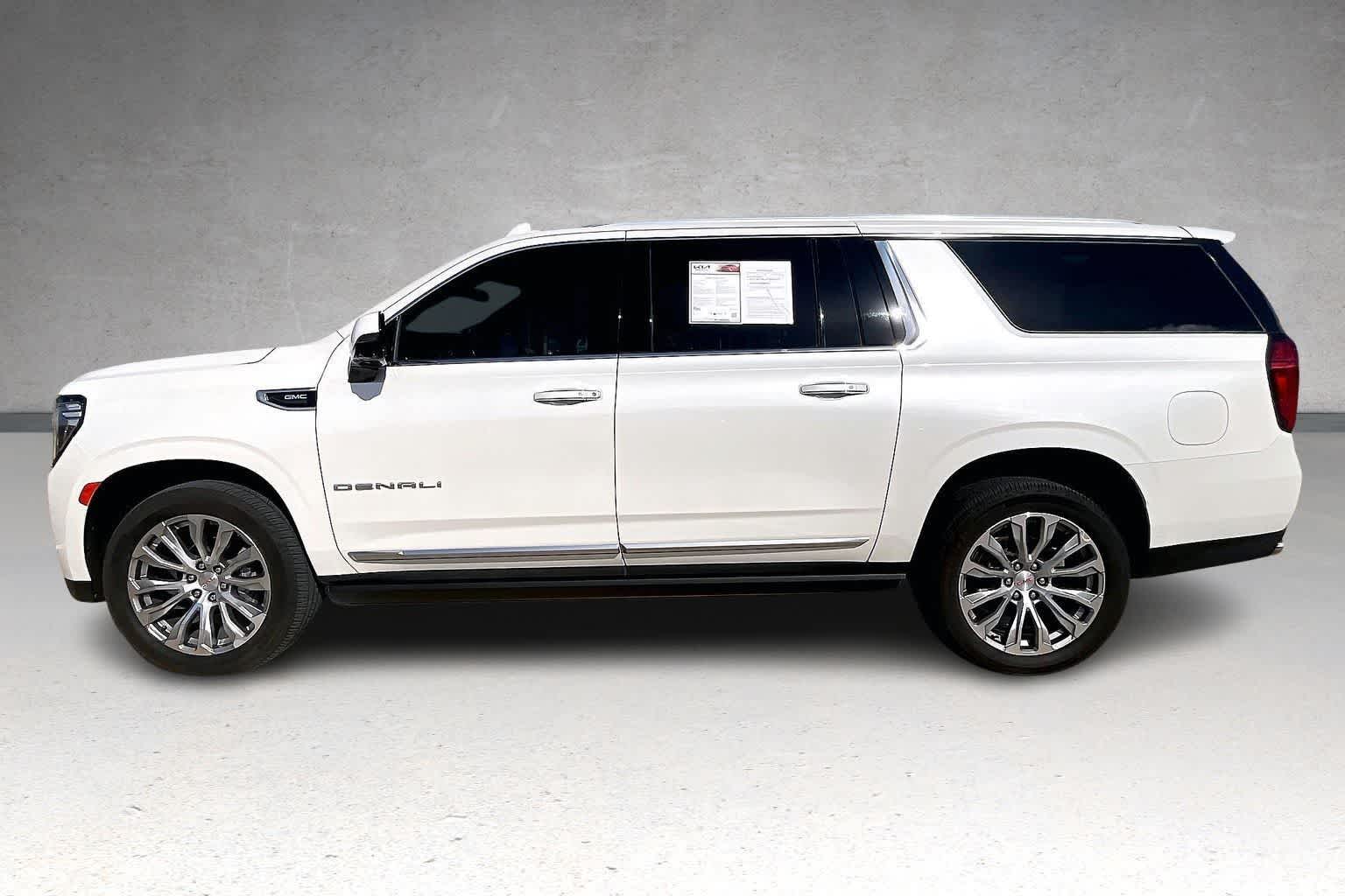 Thumbnail: 2022 GMC Yukon XL - 3