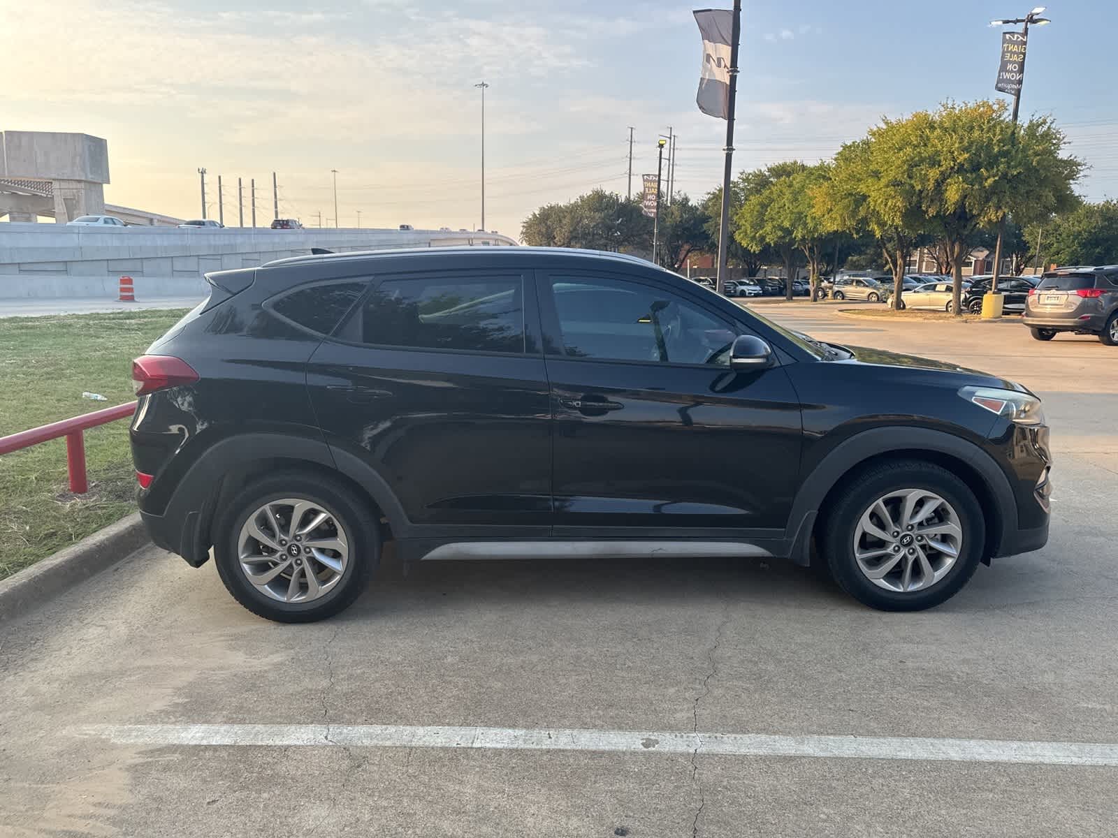 Thumbnail: 2017 Hyundai Tucson - 4