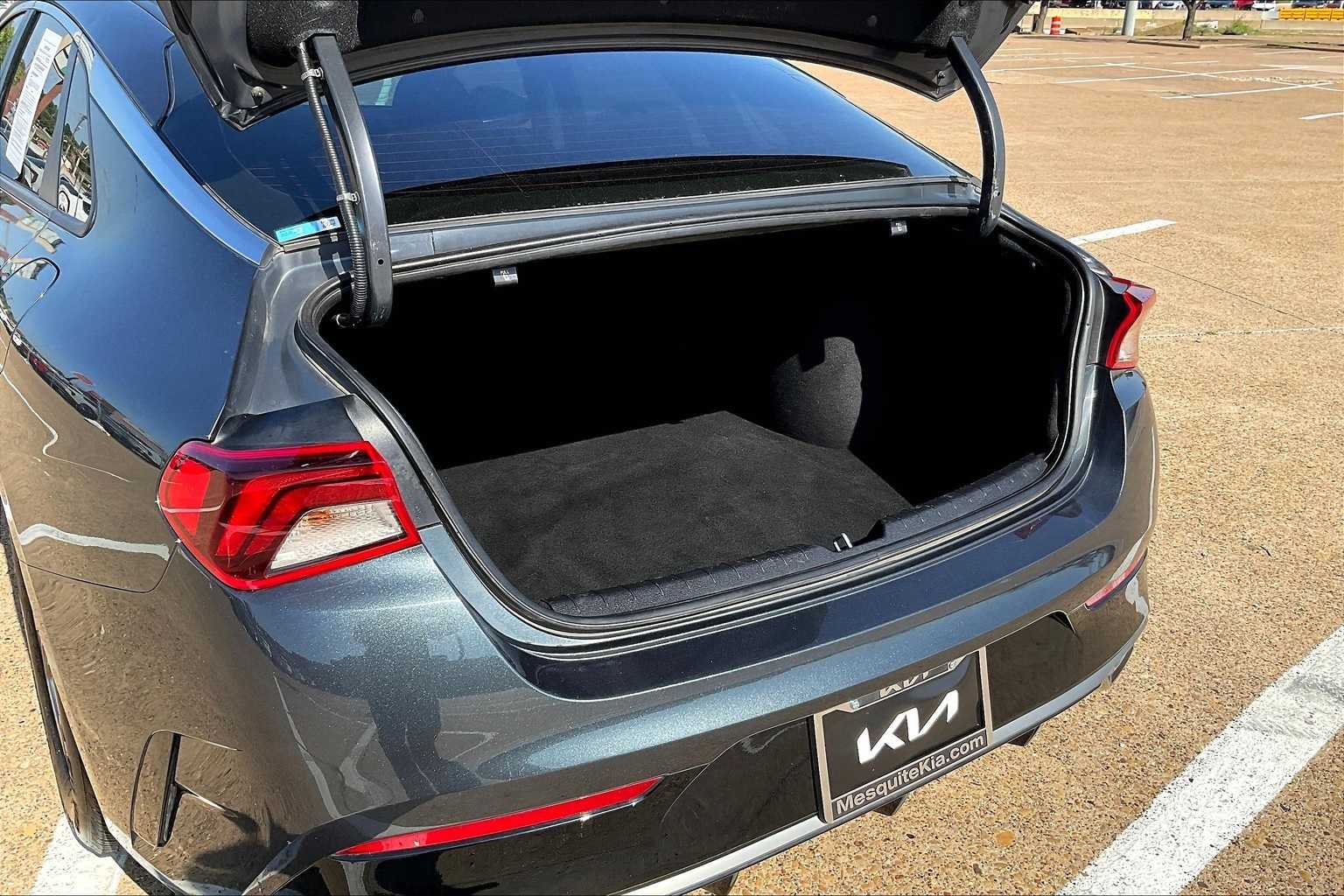 Thumbnail: 2023 Kia K5 - 17