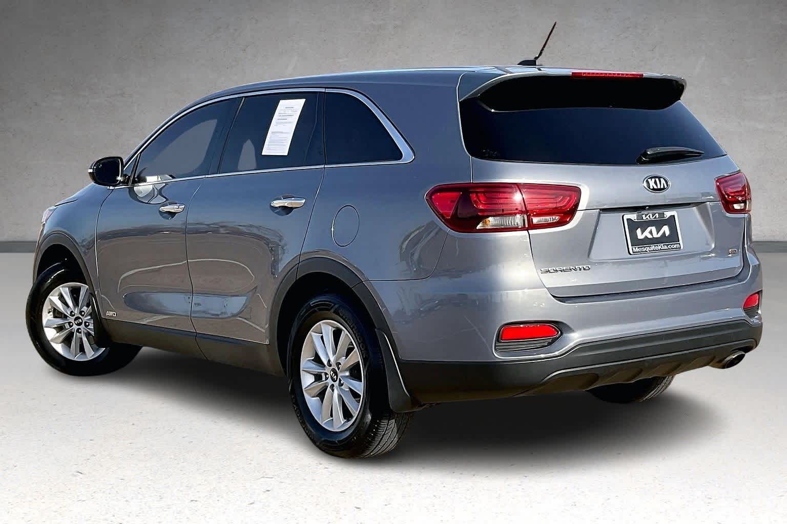 Thumbnail: 2020 Kia Sorento - 4