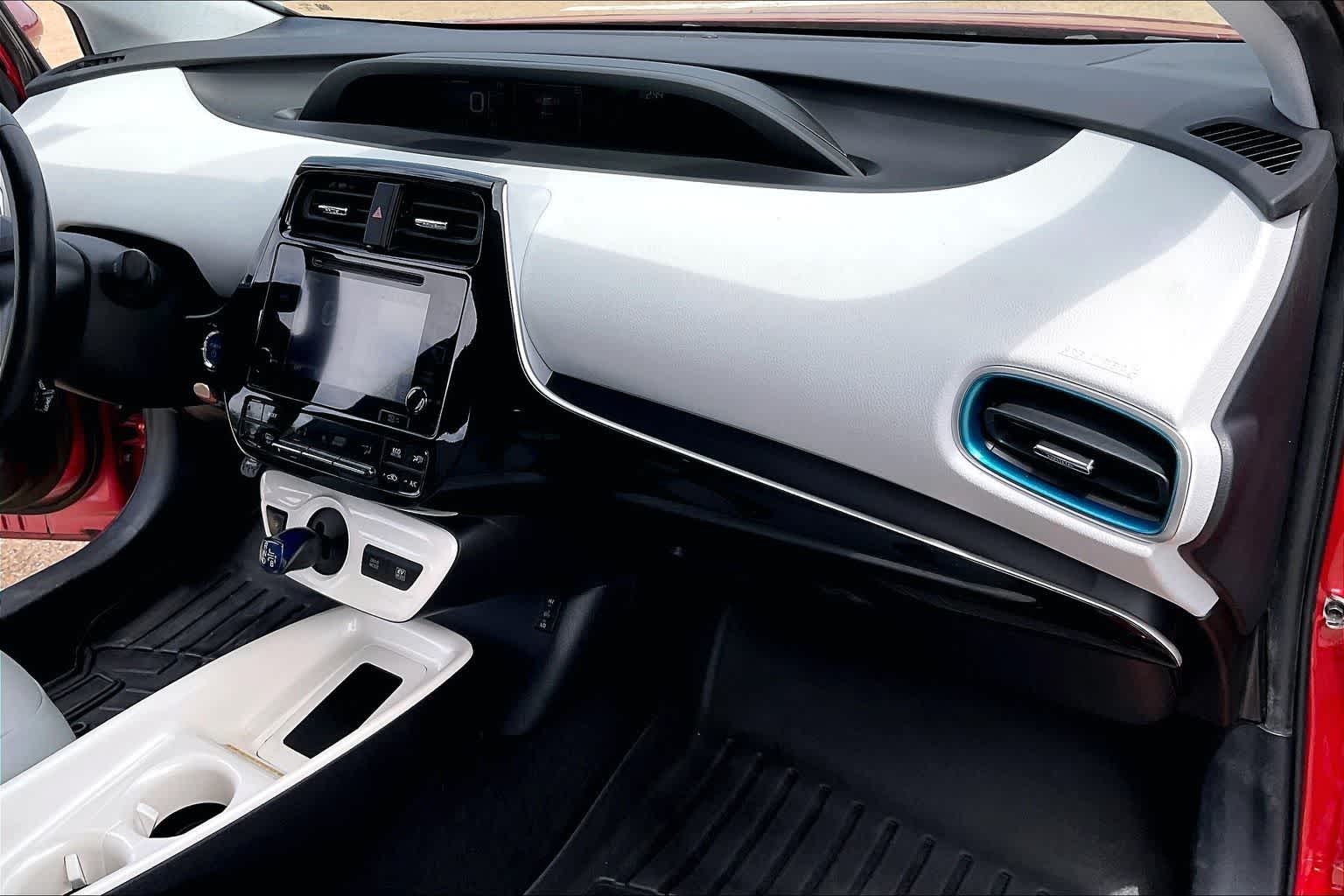 Thumbnail: 2017 Toyota Prius - 23