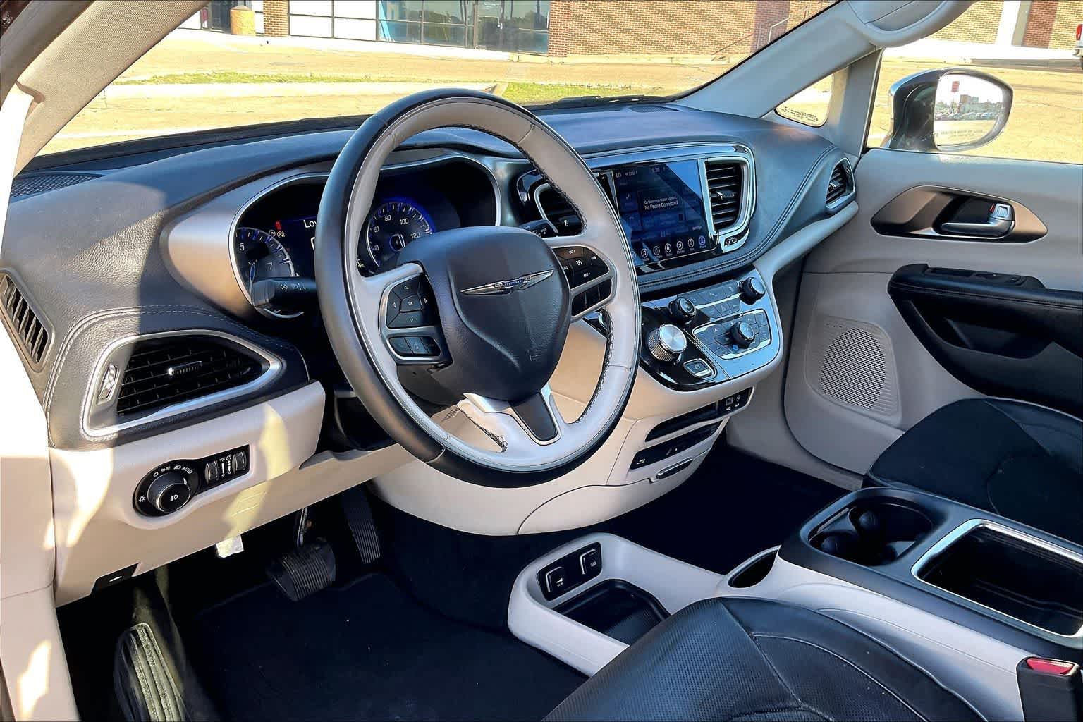 Thumbnail: 2017 Chrysler Pacifica - 2