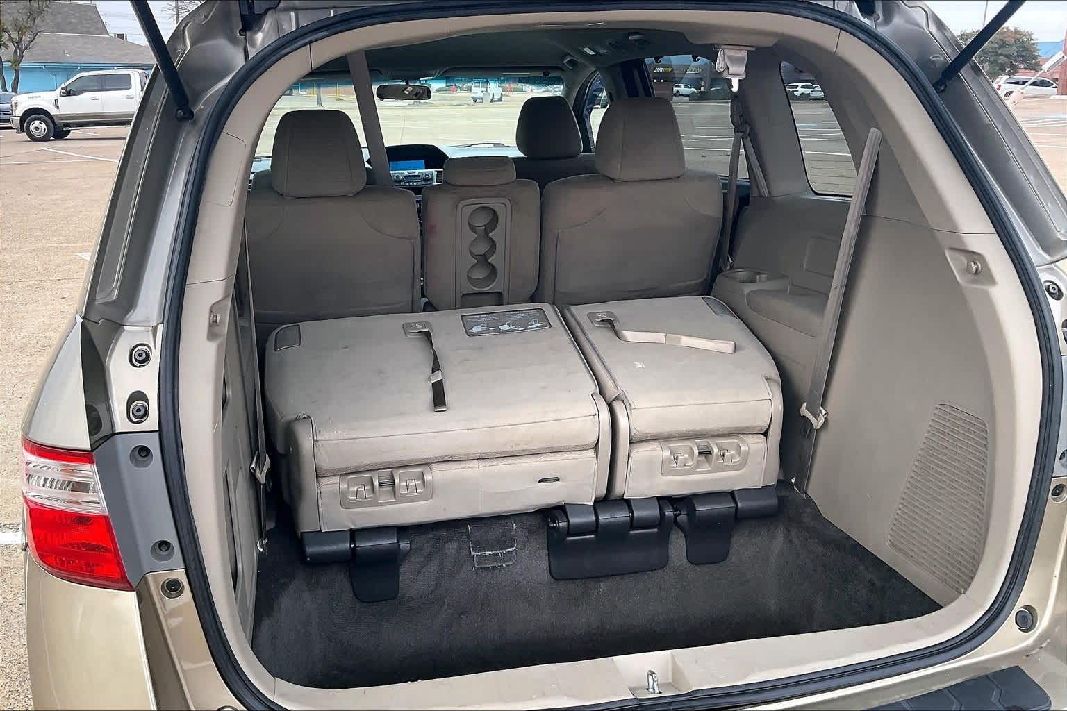 Thumbnail: 2011 Honda Odyssey - 17