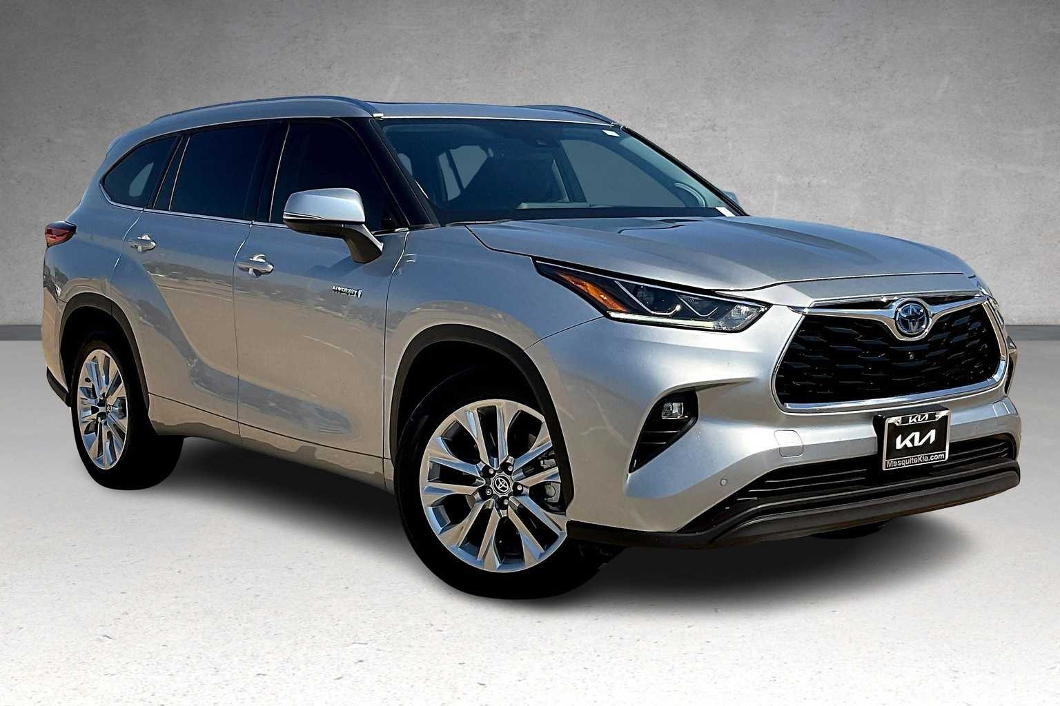 Thumbnail: 2021 Toyota Highlander - 21