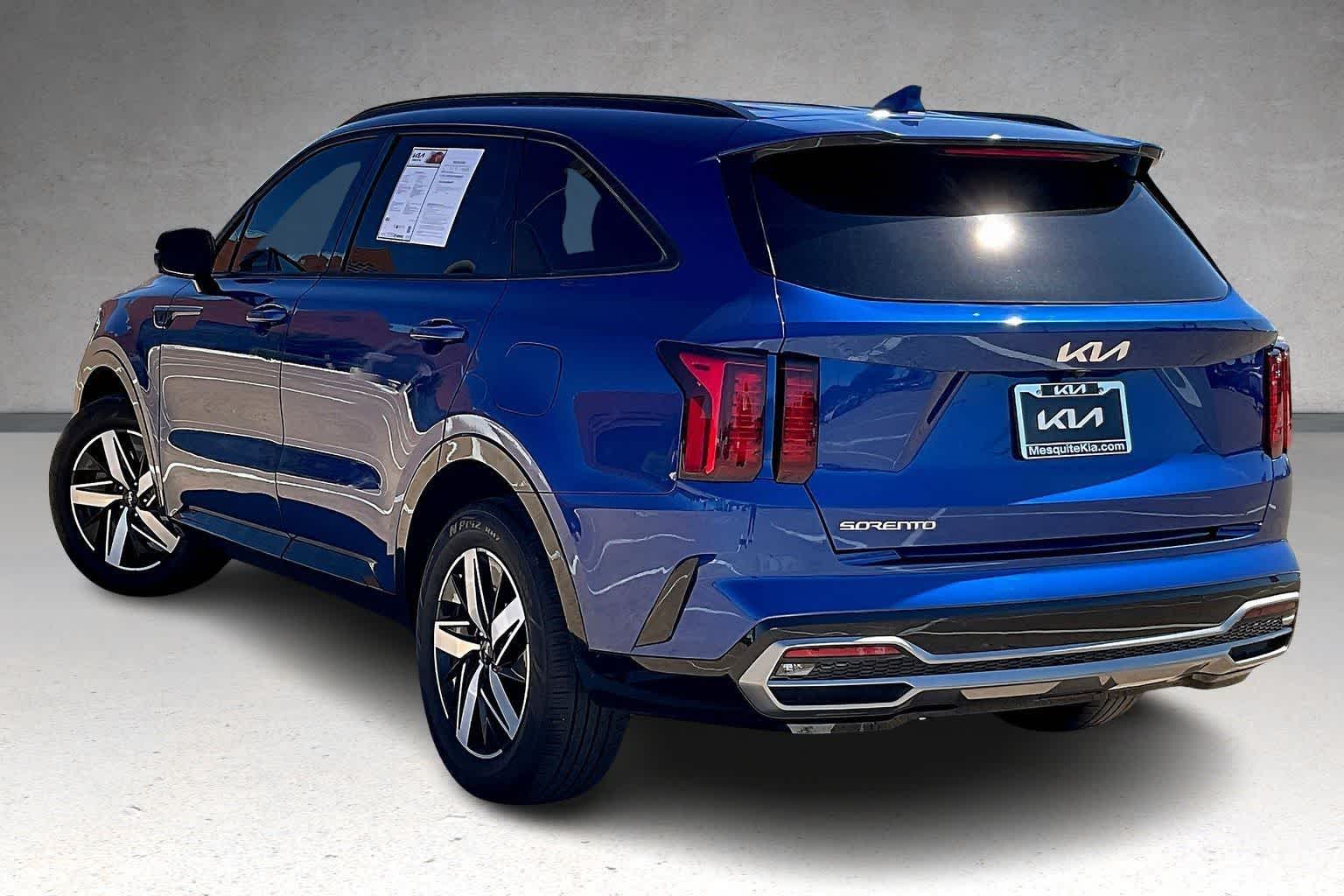 Thumbnail: 2023 Kia Sorento - 4
