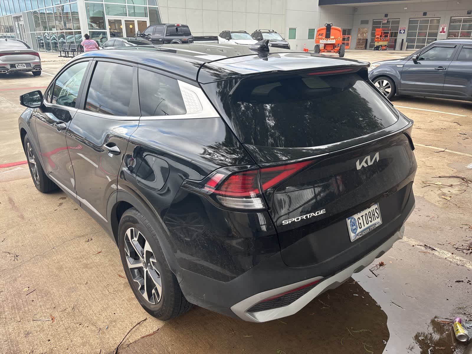 2023 Kia Sportage EX photo 2