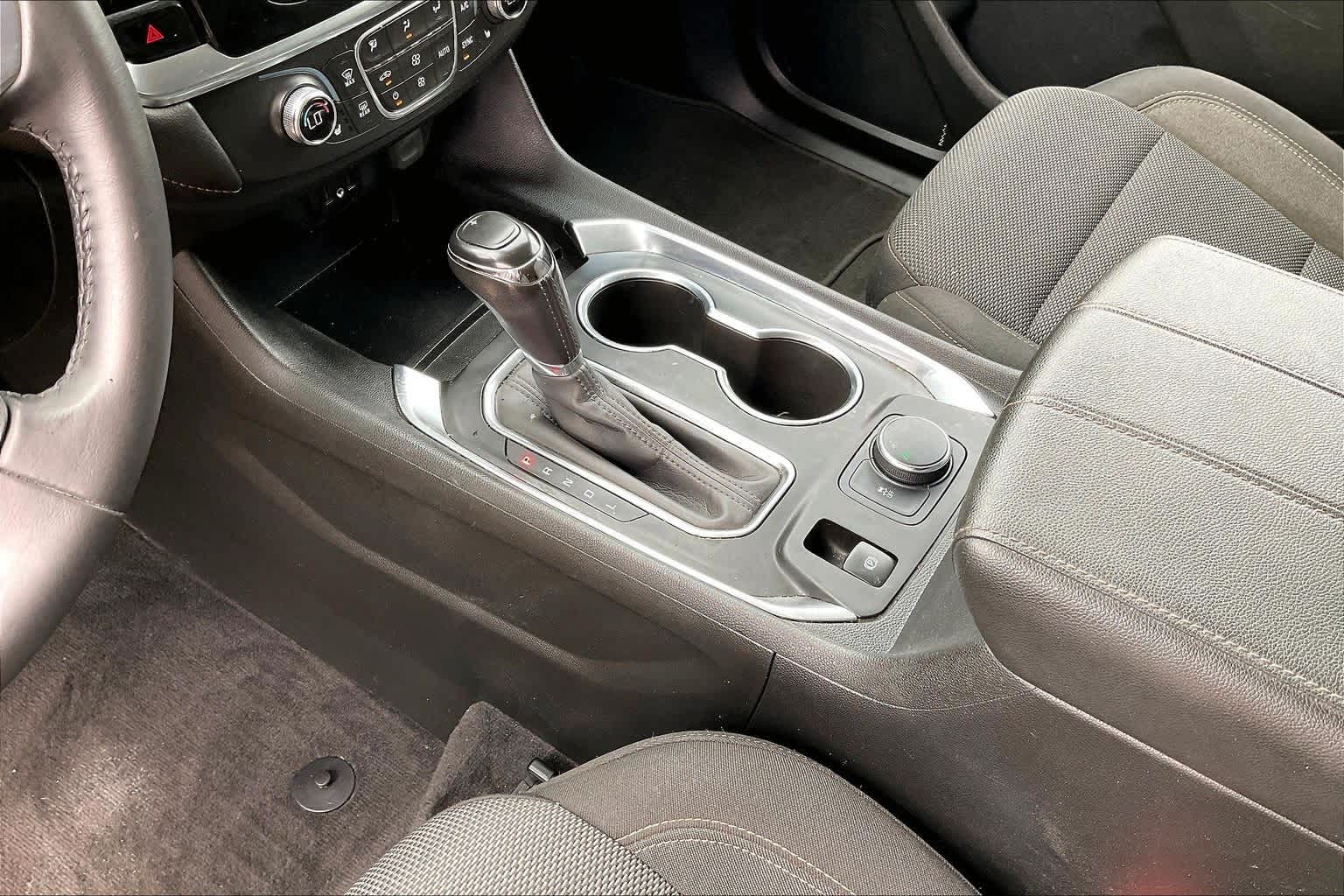 Thumbnail: 2020 Chevrolet Traverse - 16