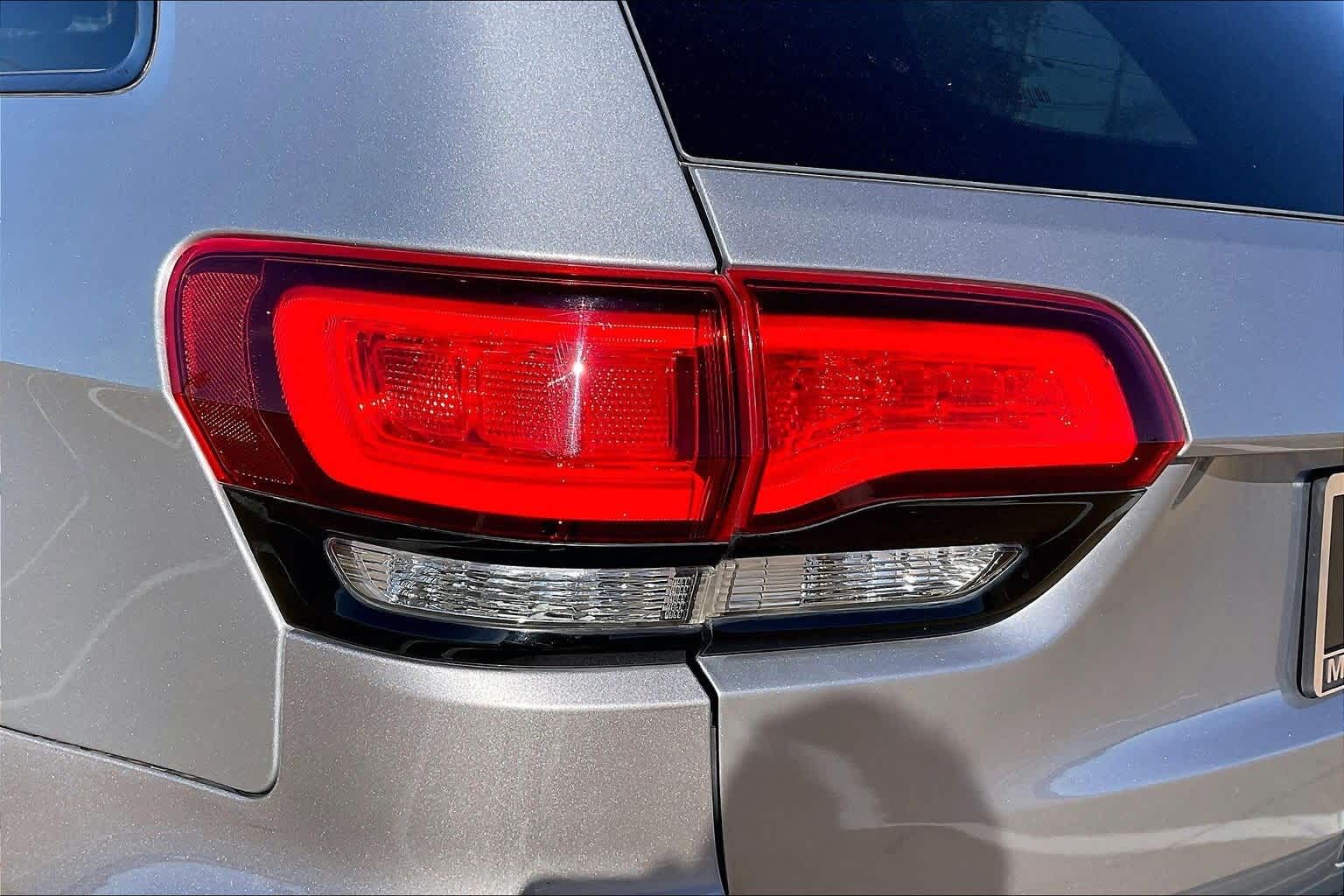 Thumbnail: 2016 Jeep Grand Cherokee - 31