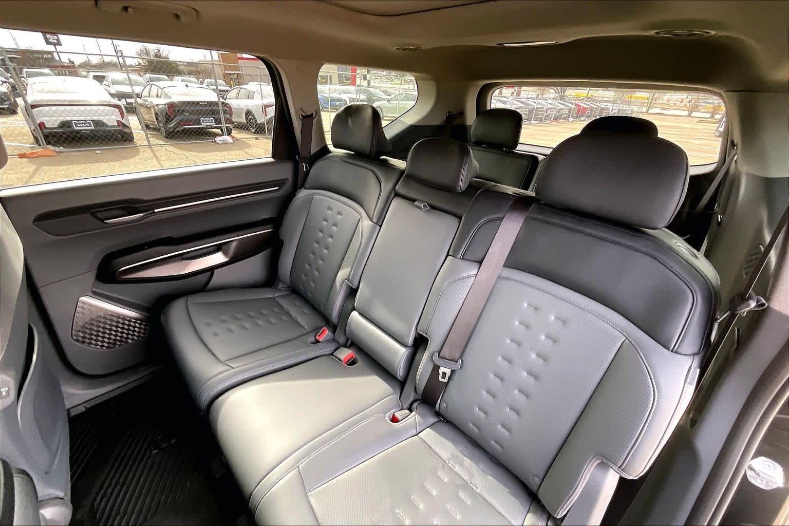 Thumbnail: 2026 Kia EV9 - 28