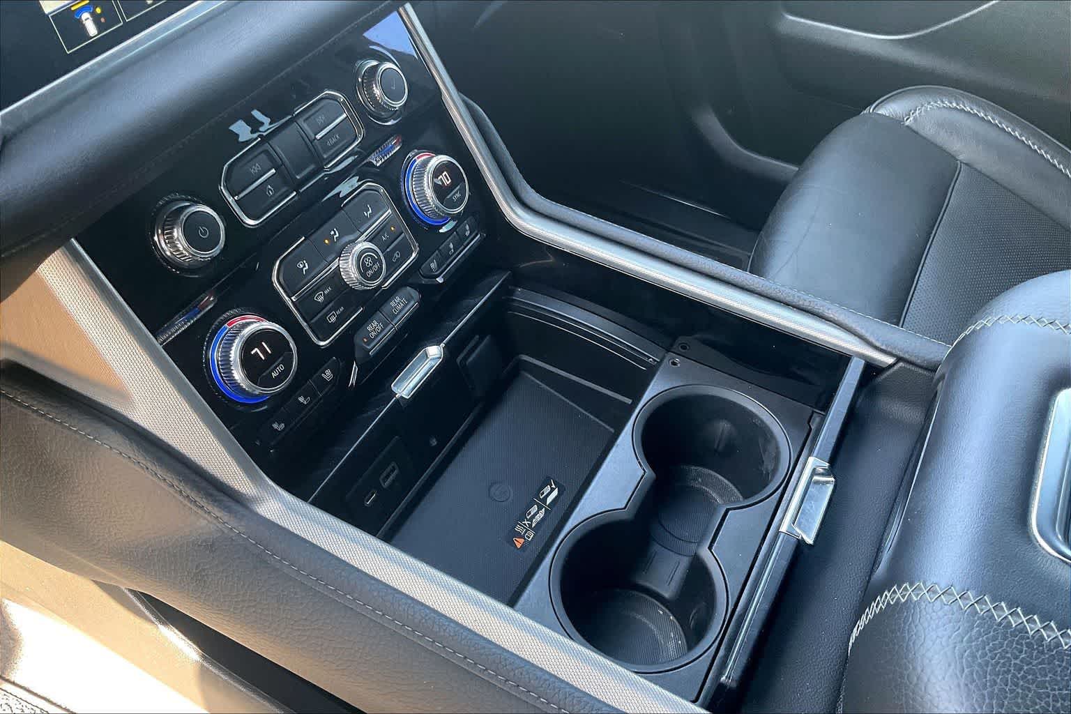 Thumbnail: 2022 GMC Yukon XL - 16