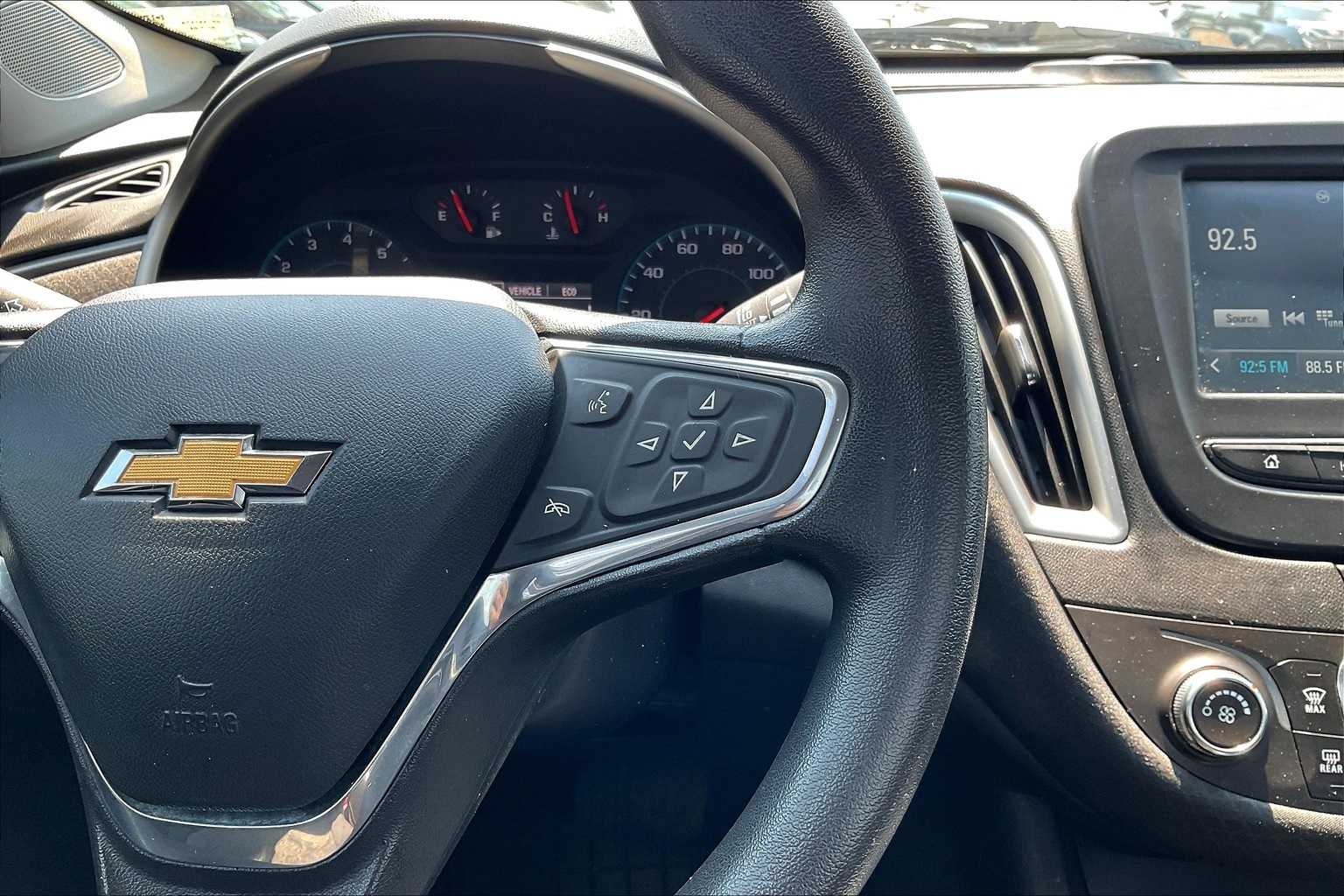 Thumbnail: 2016 Chevrolet Malibu - 25