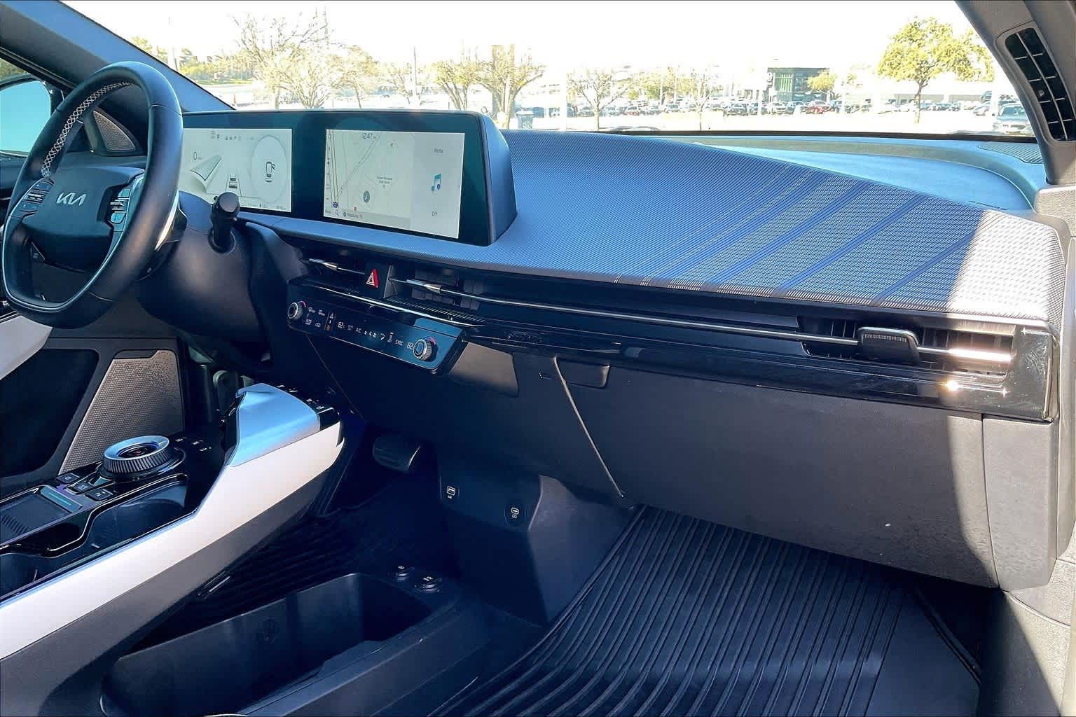 Thumbnail: 2023 Kia EV6 - 23