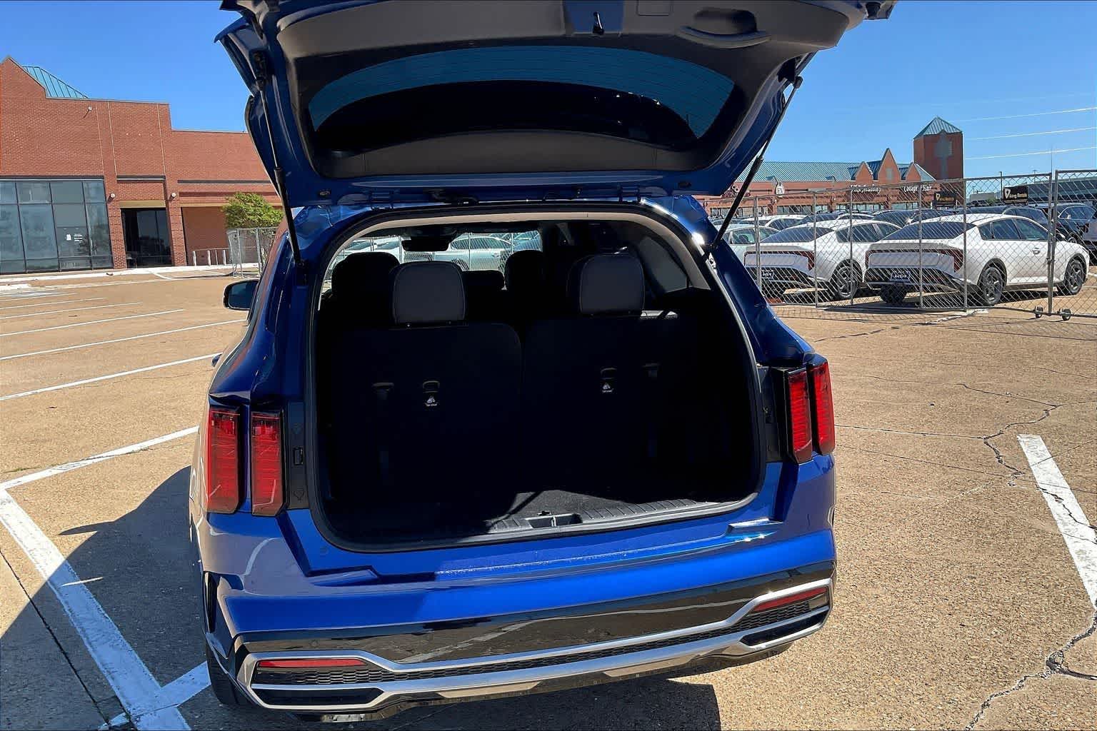 Thumbnail: 2023 Kia Sorento - 18